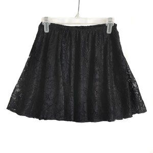 Black lace mini skirt with lining. Size S. New
